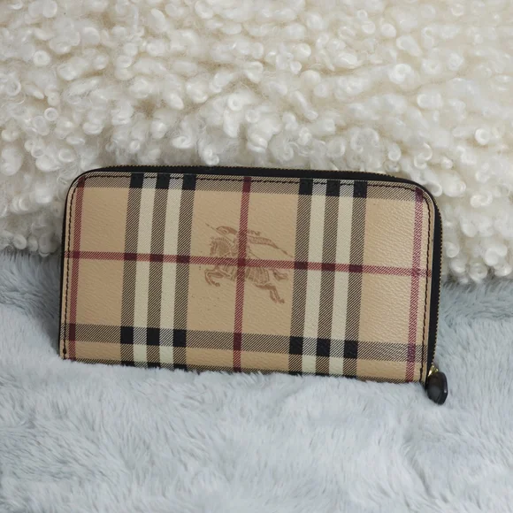 **Authentic**Burberry Haymarket Gladstone wallet  - Good Condition - Picture 2 of 10